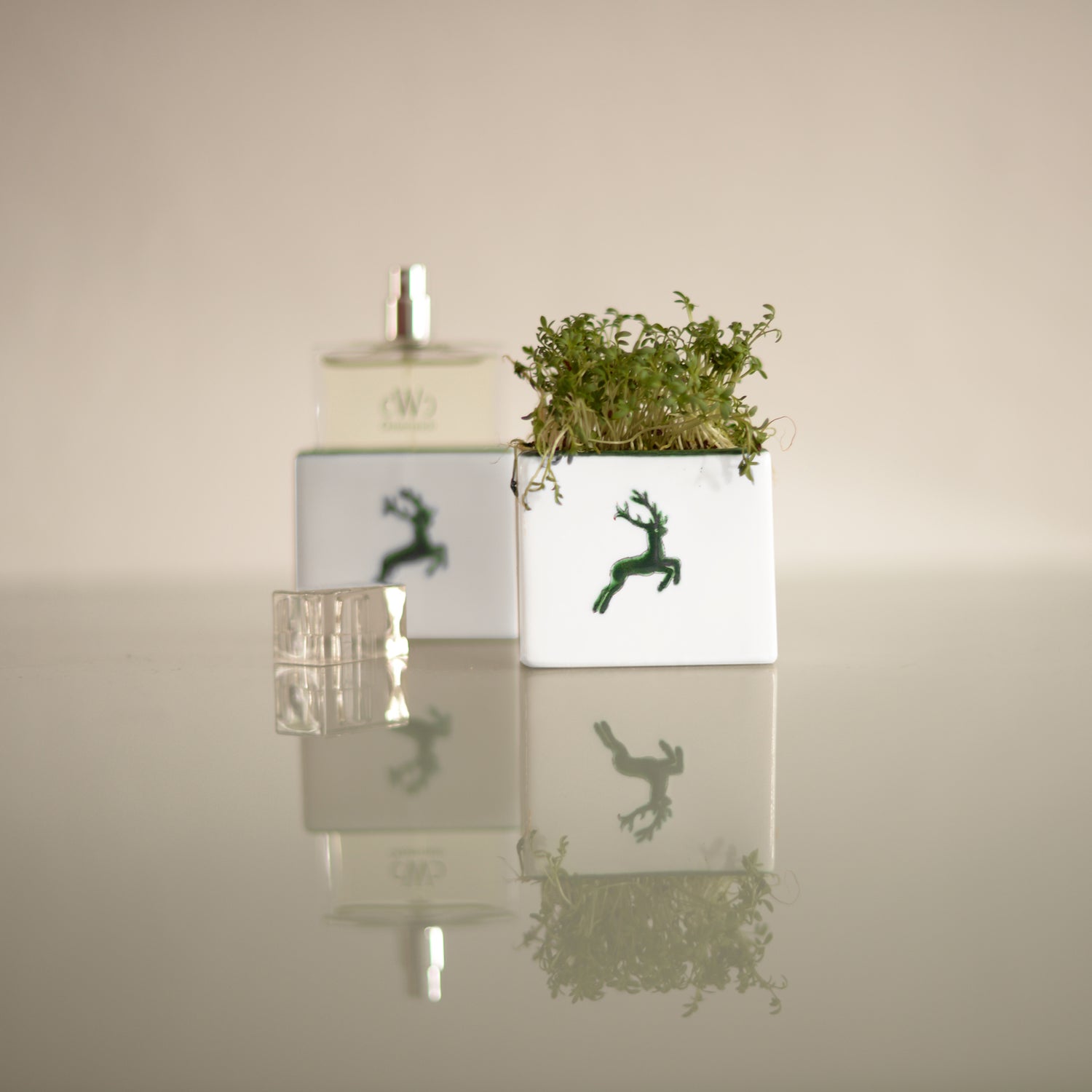 The ceramic sleeves for CWC niche fragrances are handcrafted by GMUNDNER Ceramics and become stylish design accessories after the perfume is finished.