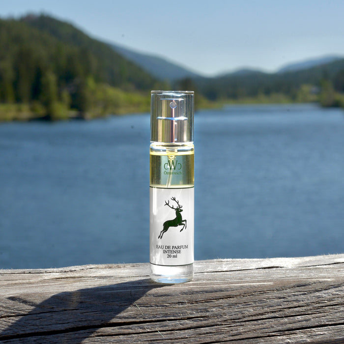 The GREEN STAG by CWC is an especially fresh fragrance that embodies the diverse landscape of Austria: pristine nature with green alpine meadows, snow-covered mountain peaks, and clear mountain lakes.