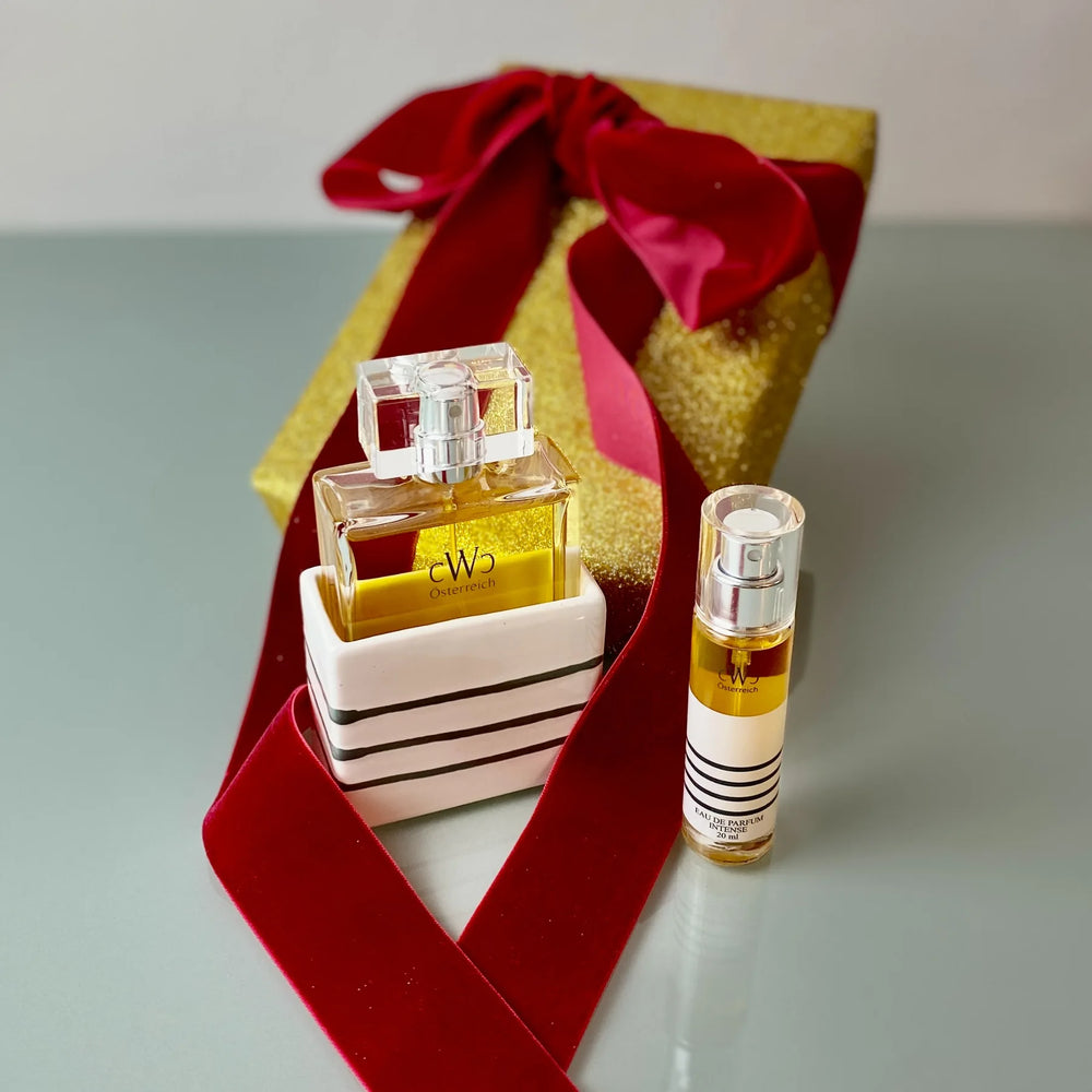 CWC GRAUGEFLAMMT Eau de Parfum in GMUNDNER Keramik mit roter Geschenkschleife