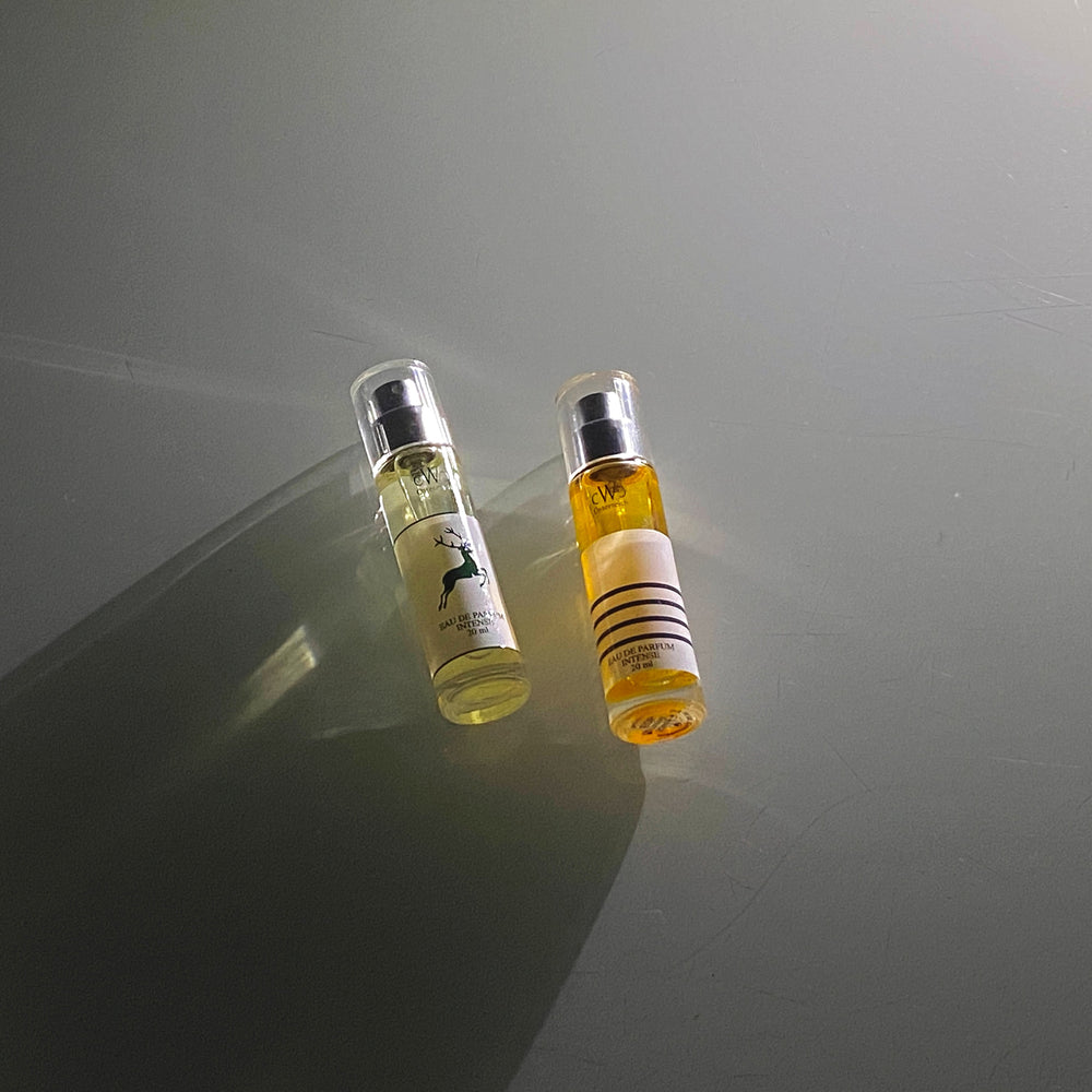 CWC DUFT SET: GRÜNER HIRSCH und GRAUGEFLAMMT je 20 ml im Licht