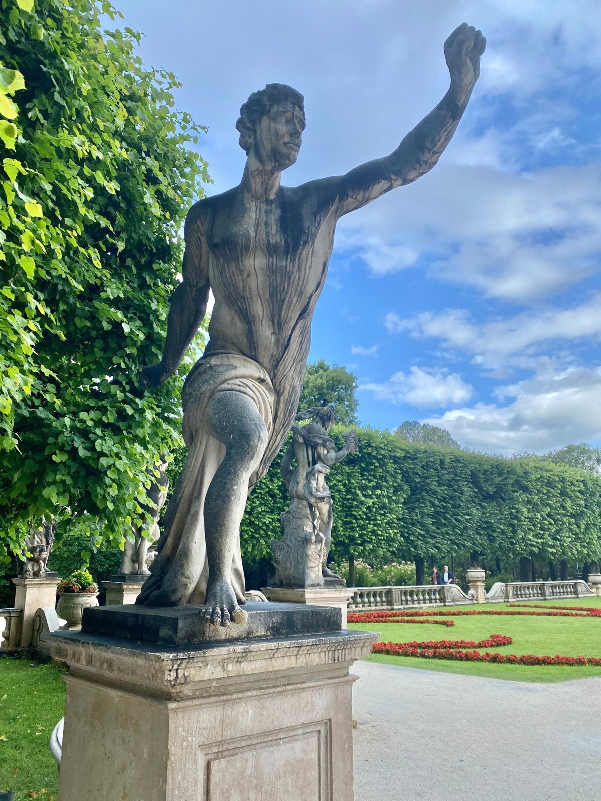 Barockstatue im Mirabellgarten von Schloss Mirabell in Salzburg