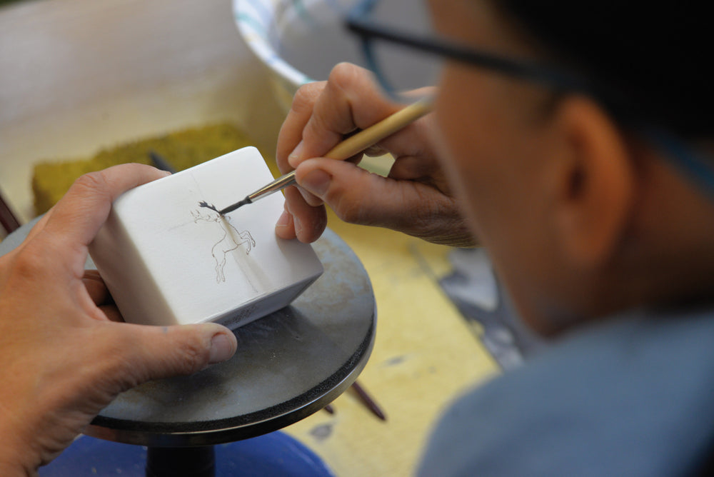Painting: the stag motif is painted by hand onto a CWC ceramic sleeve, GMUNDNER Keramik in Gmunden