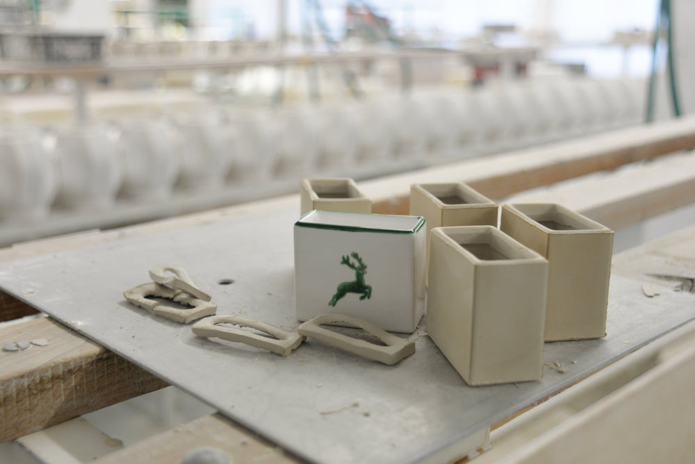 CWC ceramic sleeves from raw piece to painted sleeve at GMUNDNER Keramik in Gmunden