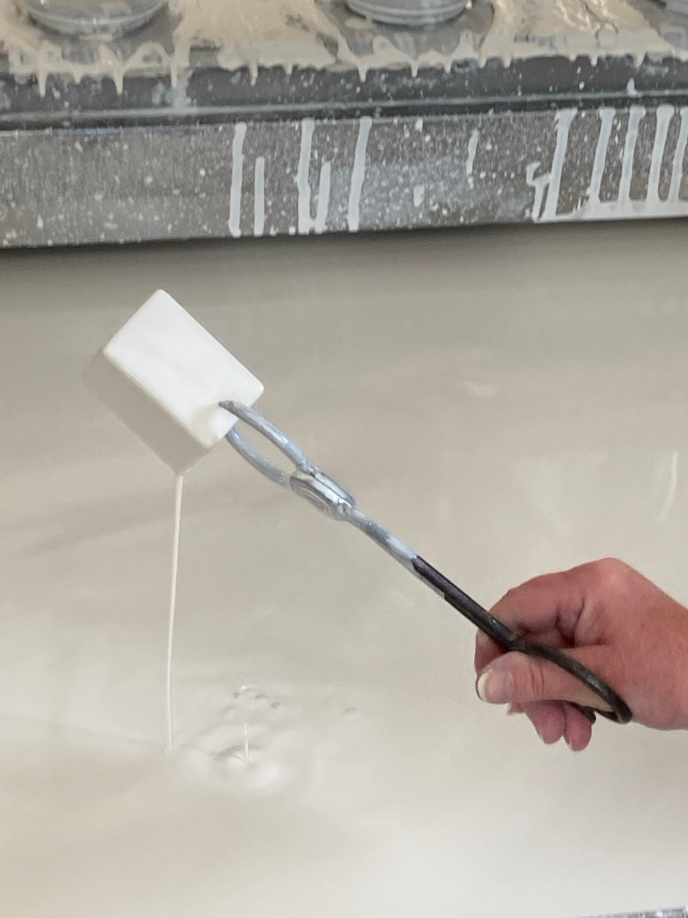 Dip-glazing a CWC ceramic sleeve at GMUNDNER Keramik in Gmunden