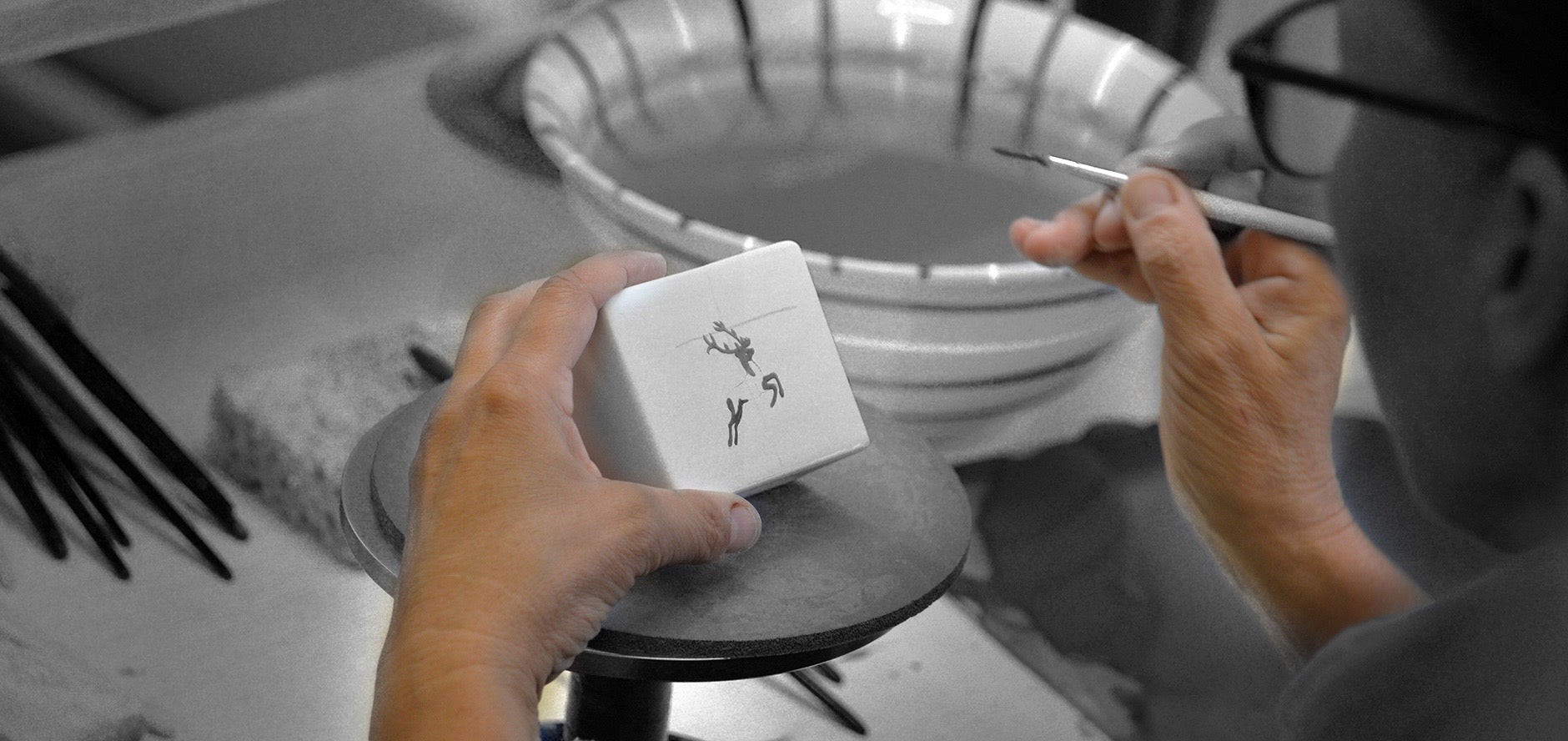 Die Keramik Sleeves entstehen exklusiv für CWC bei GMUNDNER Keramik in Handarbeit