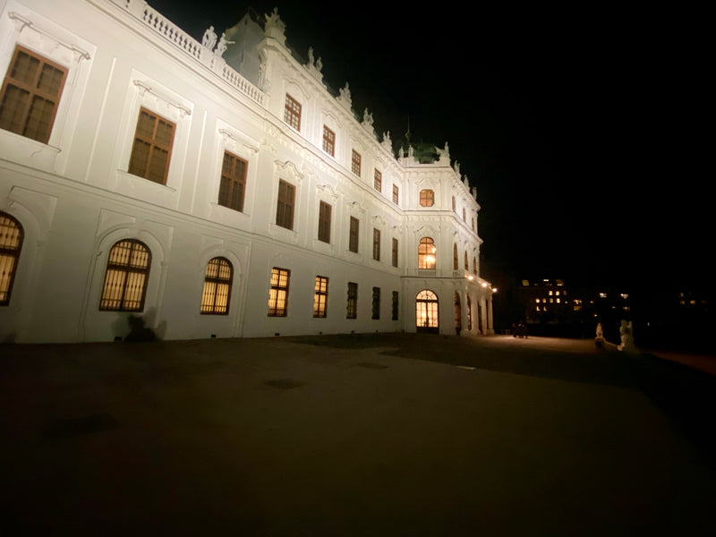 Oberes Belvedere in Wien bei Nacht